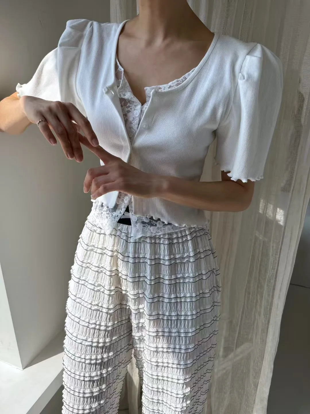 Liliang Lace Splicing Fake Two-Piece Knitted Top Women Summer New Vintage Earlet Lace Trim ort Sve Loose Fit Cardigan