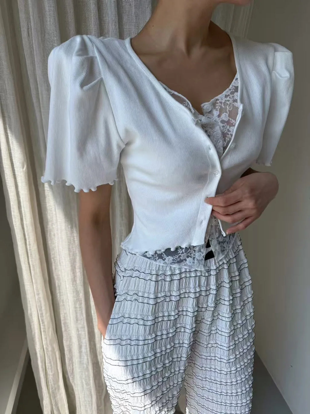 Liliang Lace Splicing Fake Two-Piece Knitted Top Women Summer New Vintage Earlet Lace Trim ort Sve Loose Fit Cardigan
